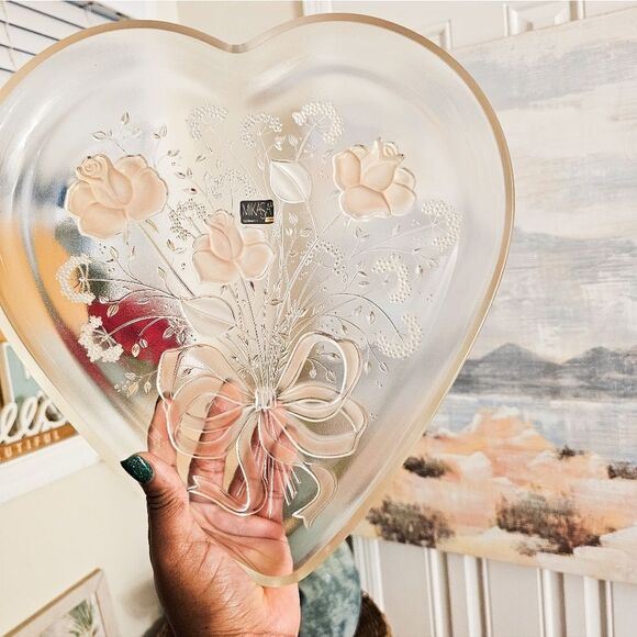 New VTG Mikasa Crystal Sweatheart Roses Embossed Serving Tray. - Picture 8 of 15